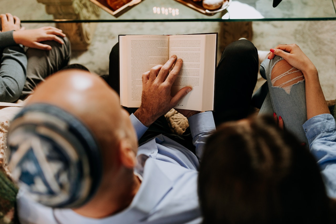 hebrew family studying