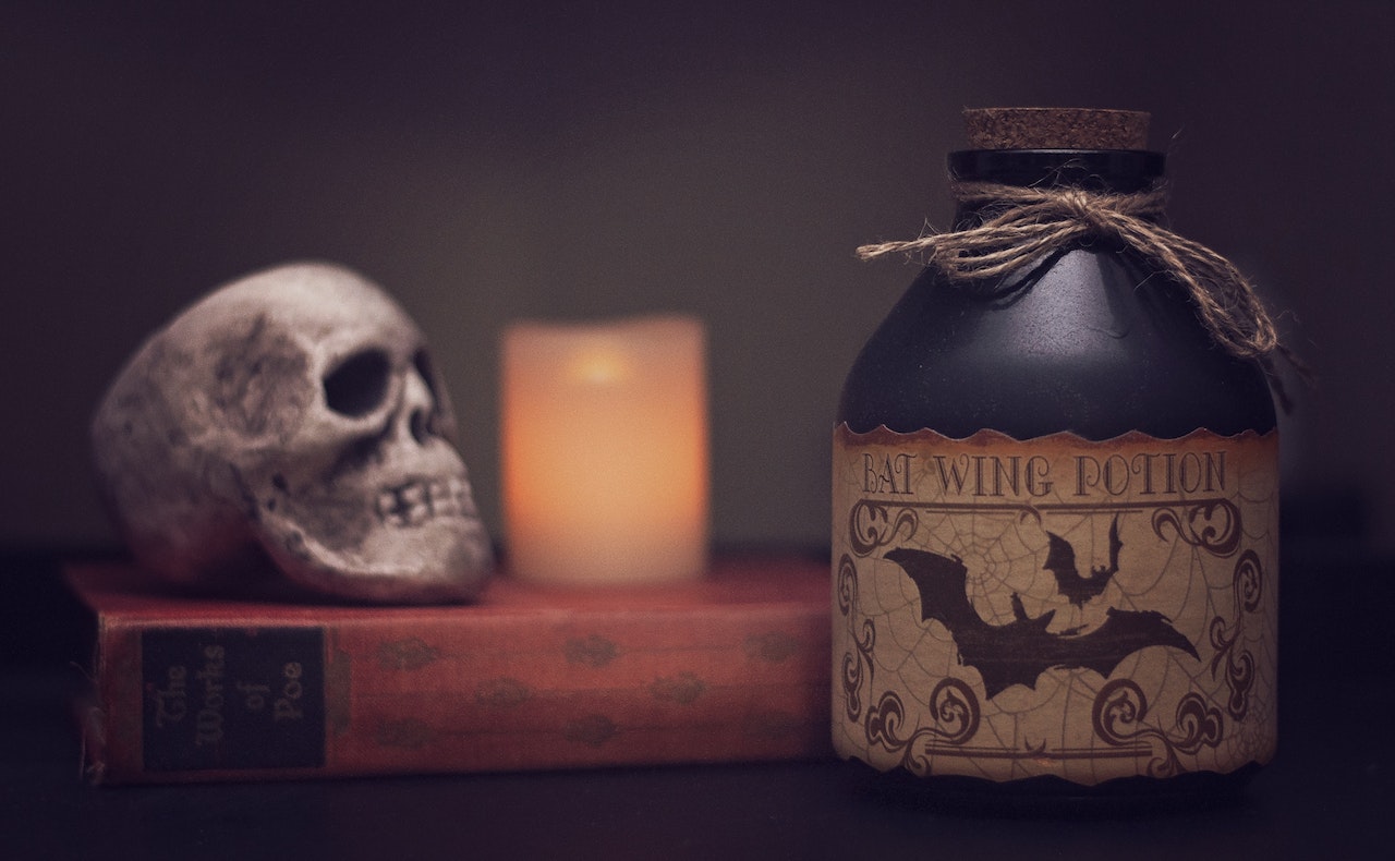 scary halloween decorations