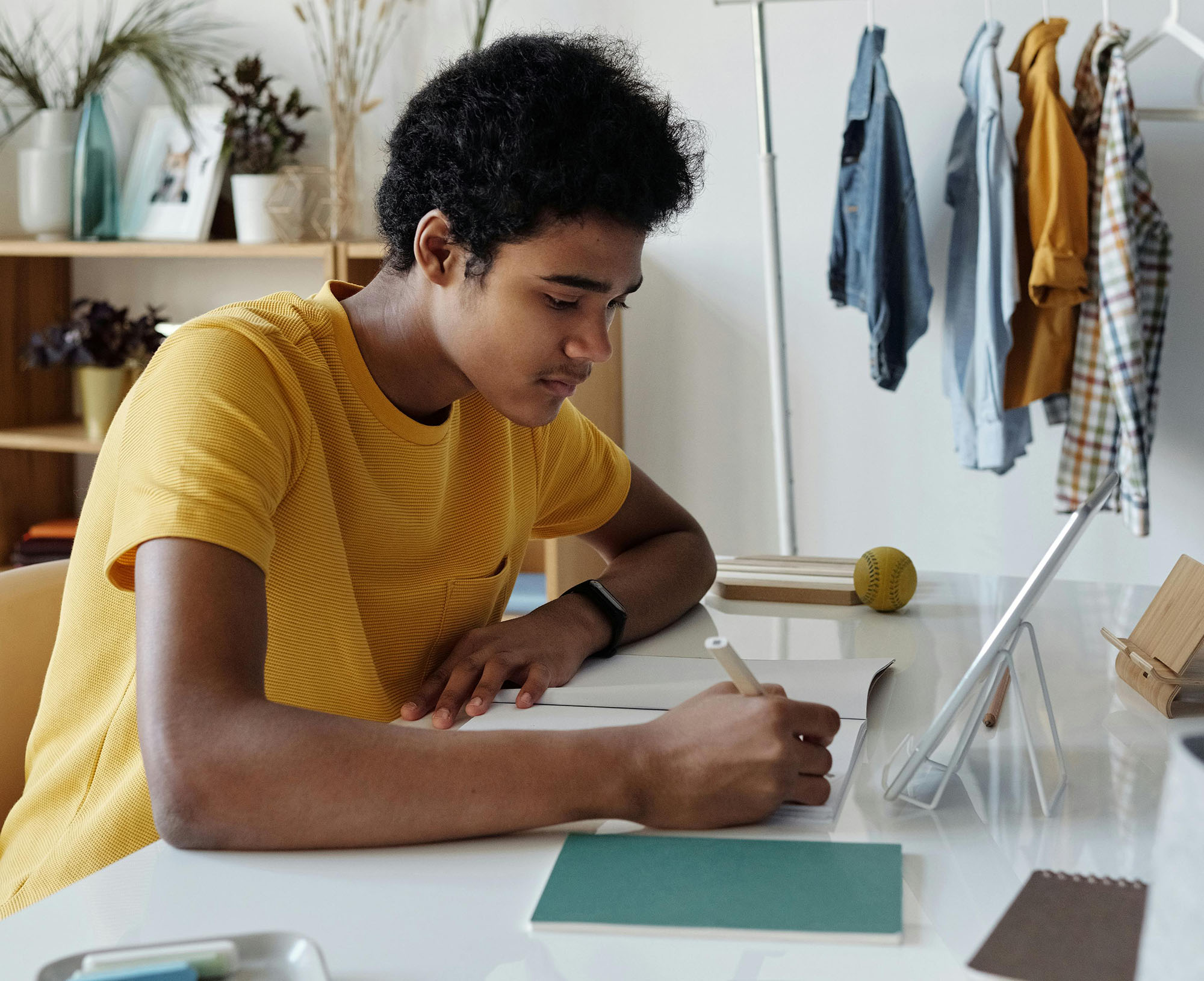 boy learning language online